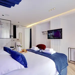 Couples Getaway Unit With Jacuzzi - Center Hébergement de vacances Paris