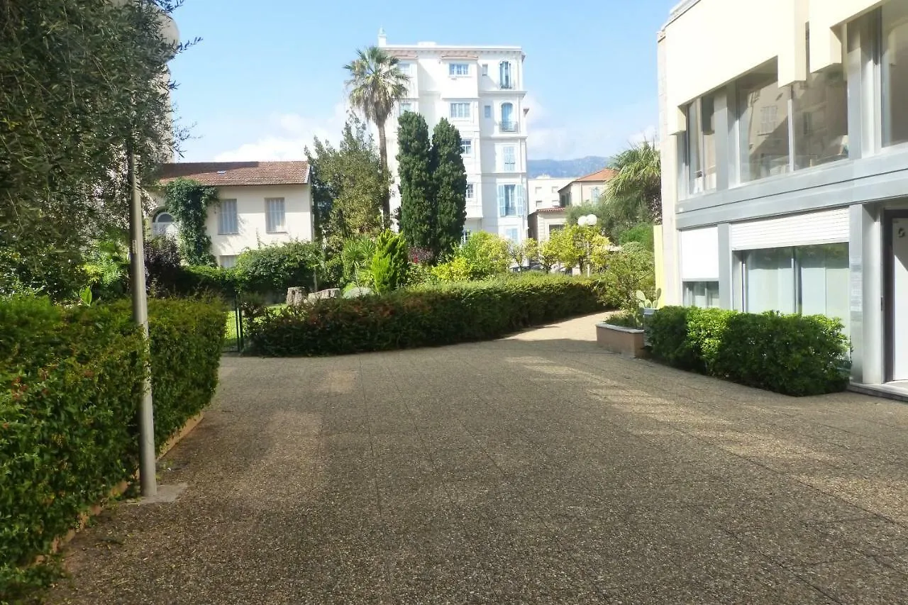 Studiò Méditerranée Menton 0*,